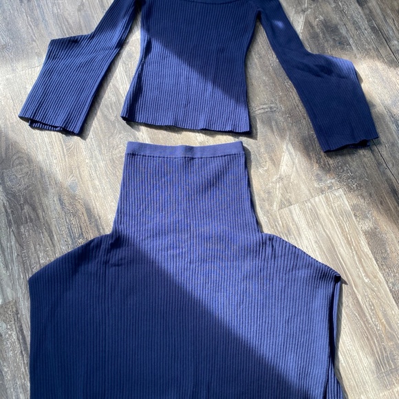 2 piece off-the-shoulder sweater and skirt - Picture 4 of 8